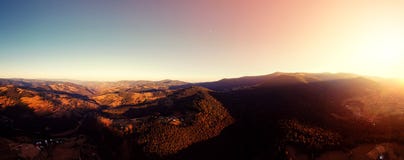 Panoramy Karpackiej góry lata wschodu słońca trutnia fotografia obrazy stock Panoramy Karpackiej góry lata wschodu słońca trutnia fotografia obrazy stock