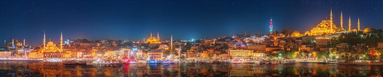 Panoramy os Istanbuł i Bosporus przy nocą zdjęcia royalty free Panoramy os Istanbuł i Bosporus przy nocą zdjęcia royalty free