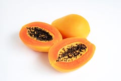 Papaya som isoleras på en vit bakgrund royaltyfri bild Papaya som isoleras på en vit bakgrund royaltyfri bild