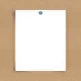 Papel de nota en blanco a bordo fondo imágenes de archivo libres de regalías Papel de nota en blanco a bordo fondo imágenes de archivo libres de regalías