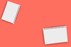 Para pustego papieru notepads z spirala drutem dla notatki lub rysunkiem na tle żywy koralowy kolor zanieczyszczenie na rzecznym obrazy stock Para pustego papieru notepads z spirala drutem dla notatki lub rysunkiem na tle żywy koralowy kolor zanieczyszczenie na rzecznym obrazy stock