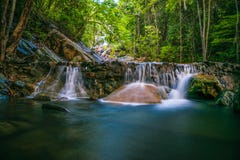 Paradise-Wasserfälle bei Koh Phangan stockfotos Paradise-Wasserfälle bei Koh Phangan stockfotos