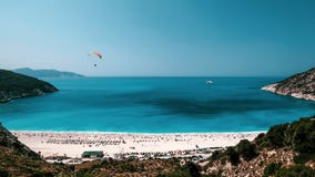 Paragliders above Myrtos Beach, Kefalonia royalty free stock photos Paragliders above Myrtos Beach, Kefalonia royalty free stock photos