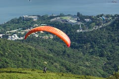 Paragliding - ta av royaltyfri fotografi Paragliding - ta av royaltyfri fotografi