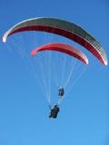 Parapentisme de deux parapentistes photographie stock Parapentisme de deux parapentistes photographie stock
