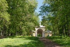Parc vert de ville de pelouse photographie stock libre de droits Parc vert de ville de pelouse photographie stock libre de droits