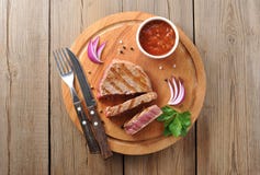 Parcela deliciosa de bife raro médio magro grelhado saudável imagens de stock royalty free Parcela deliciosa de bife raro médio magro grelhado saudável imagens de stock royalty free