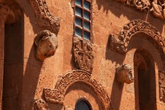 Pared medieval de la fachada de Christian Church fotos de archivo Pared medieval de la fachada de Christian Church fotos de archivo