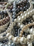 Parelparels voor juwelen het maken royalty-vrije stock afbeeldingen Parelparels voor juwelen het maken royalty-vrije stock afbeeldingen