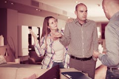 Pares adultos da família descontentados com serviço foto de stock Pares adultos da família descontentados com serviço foto de stock
