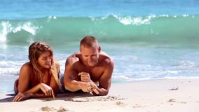 Pares bonitos que encontram-se na areia filme Pares bonitos que encontram-se na areia filme