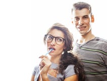 Pares consideravelmente adolescentes dos jovens, indivíduo do moderno com seu hap da amiga Fotos de Stock Pares consideravelmente adolescentes dos jovens, indivíduo do moderno com seu hap da amiga Fotos de Stock