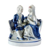 Pares da estatueta da porcelana no amor fotos de stock royalty free Pares da estatueta da porcelana no amor fotos de stock royalty free