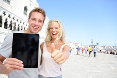 Pares do tablet pc no curso em Veneza imagem de stock Pares do tablet pc no curso em Veneza imagem de stock