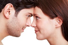 Pares en el amor que mira en cada uno imágenes de archivo libres de regalías Pares en el amor que mira en cada uno imágenes de archivo libres de regalías