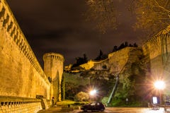 Pareti difensive di Avignone Fotografia Stock Libera da Diritti Pareti difensive di Avignone Fotografia Stock Libera da Diritti