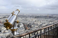Paris durch Teleskop lizenzfreies stockfoto Paris durch Teleskop lizenzfreies stockfoto