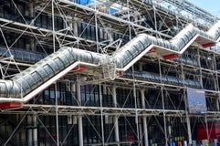 Paris, France Août 2018 Centre de Pompidou Escalators de façade et de tube photographie stock libre de droits Paris, France Août 2018 Centre de Pompidou Escalators de façade et de tube photographie stock libre de droits