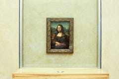 PARIS, FRANCE - 1ER MAI 2018 : Mona Lisa, La Joconde Leonardo da Vinci à l'arrière-plan blanc de mur photo libre de droits PARIS, FRANCE - 1ER MAI 2018 : Mona Lisa, La Joconde Leonardo da Vinci à l'arrière-plan blanc de mur photo libre de droits
