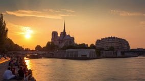 La Seine Sur Le Coucher Du Soleil Paris Banque De Vidéos