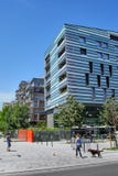 Paris, França - 28 de junho de 2015: Eco-Quartier Clichy-Batignolles foto de stock Paris, França - 28 de junho de 2015: Eco-Quartier Clichy-Batignolles foto de stock