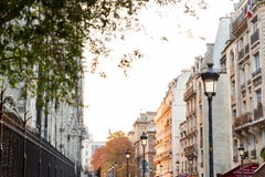 Paris gata i höst royaltyfria bilder Paris gata i höst royaltyfria bilder