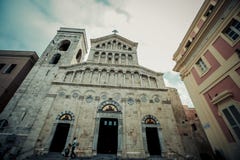 Parkerar den kyrkliga Italien Cagliari för templet staden, historiska mitthus och, Europa semestrar, sommargränsmärkebyggnader oc fotografering för bildbyråer Parkerar den kyrkliga Italien Cagliari för templet staden, historiska mitthus och, Europa semestrar, sommargränsmärkebyggnader oc fotografering för bildbyråer
