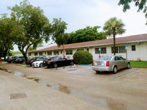 Parkeringsplatsen på Rand Eye Institute visas i detta mappfoto på Juli 30, 2018 i Fort Lauderdale, Florida, USA royaltyfria foton Parkeringsplatsen på Rand Eye Institute visas i detta mappfoto på Juli 30, 2018 i Fort Lauderdale, Florida, USA royaltyfria foton
