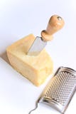 Parmesan avec le couteau et la râpe Parmesan avec le couteau et la râpe
