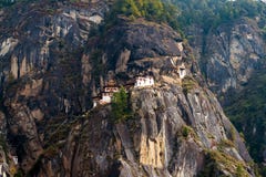 Paro Taktsang: Το μοναστήρι φωλιών τιγρών ` s - Μπουτάν στοκ εικόνες με δικαίωμα ελεύθερης χρήσης Paro Taktsang: Το μοναστήρι φωλιών τιγρών ` s - Μπουτάν στοκ εικόνες με δικαίωμα ελεύθερης χρήσης