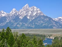 Parque nacional magnífico de Tetons en Wyoming, Estados Unidos; opinión impresionante de pico de montaña con nieve, el sol, y el fotos de archivo Parque nacional magnífico de Tetons en Wyoming, Estados Unidos; opinión impresionante de pico de montaña con nieve, el sol, y el fotos de archivo