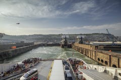 Partida da balsa do cruzamento em Dover Port fotos de stock Partida da balsa do cruzamento em Dover Port fotos de stock