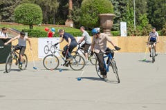 Partita di polo della bici di dimostrazione all'evento fotografia stock Partita di polo della bici di dimostrazione all'evento fotografia stock