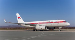 Pasażer samolotu odrzutowego samolotu Tupolev Tu-204 Air Koryo korea północna na pasie startowym Lotnictwo i transport obrazy stock Pasażer samolotu odrzutowego samolotu Tupolev Tu-204 Air Koryo korea północna na pasie startowym Lotnictwo i transport obrazy stock