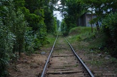 Paseo con la vieja área industrial de la ciudad Objetos, plantas y fábricas abandonados foto de archivo libre de regalías Paseo con la vieja área industrial de la ciudad Objetos, plantas y fábricas abandonados foto de archivo libre de regalías