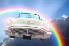 Paseo convertible ideal americano de las nubes del cielo de la fantasía foto de archivo Paseo convertible ideal americano de las nubes del cielo de la fantasía foto de archivo