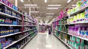 Pasillo de los productos del ` s de las mujeres Pasillo de los productos del ` s de las mujeres