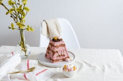Paskha и kulich, традиционный правоверный творог десерта кварка пасхи E Традиционный чизкейк коттеджа на праздничном стоковое изображение rf Paskha и kulich, традиционный правоверный творог десерта кварка пасхи E Традиционный чизкейк коттеджа на праздничном стоковое изображение rf