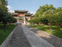 Passage commémoratif dans le temple confucéen ( ; Wenmiao) ; , Jianshui, Yunnan, Chine photographie stock Passage commémoratif dans le temple confucéen ( ; Wenmiao) ; , Jianshui, Yunnan, Chine photographie stock