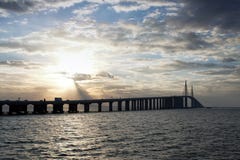Passerelle de Skyway de soleil images libres de droits Passerelle de Skyway de soleil images libres de droits