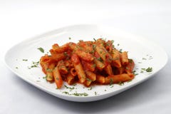 Pasta con la salsa di pomodori e le erbe fresche Fotografie Stock Pasta con la salsa di pomodori e le erbe fresche Fotografie Stock