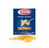 Pasta di Penne Rigate Italian della barilla in una scatola immagine stock Pasta di Penne Rigate Italian della barilla in una scatola immagine stock
