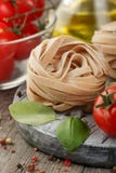 Pasta italiana Fondo asciutto della pasta fotografia stock libera da diritti Pasta italiana Fondo asciutto della pasta fotografia stock libera da diritti