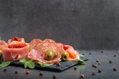 Pastas antis con los tomates y las aceitunas secados imagen de archivo libre de regalías Pastas antis con los tomates y las aceitunas secados imagen de archivo libre de regalías