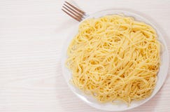 Pastas de Capellini en la placa imagen de archivo libre de regalías Pastas de Capellini en la placa imagen de archivo libre de regalías
