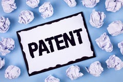 Patente do texto da escrita da palavra Conceito do negócio para a licença que dá direitos para usar a venda fazendo um produto es fotos de stock royalty free Patente do texto da escrita da palavra Conceito do negócio para a licença que dá direitos para usar a venda fazendo um produto es fotos de stock royalty free