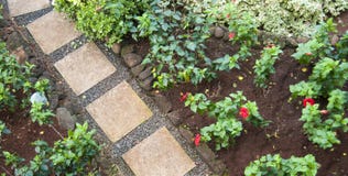 Pathway Stones in a Flower Garden Royalty Free Stock Images Pathway Stones in a Flower Garden Royalty Free Stock Images