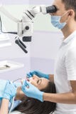 Patient au dentist& x27 ; bureau de s photographie stock libre de droits Patient au dentist& x27 ; bureau de s photographie stock libre de droits