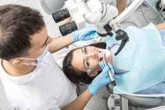 Patient au dentist& x27 ; bureau de s image stock Patient au dentist& x27 ; bureau de s image stock