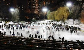 Patinage de glace dans Central Park images stock Patinage de glace dans Central Park images stock